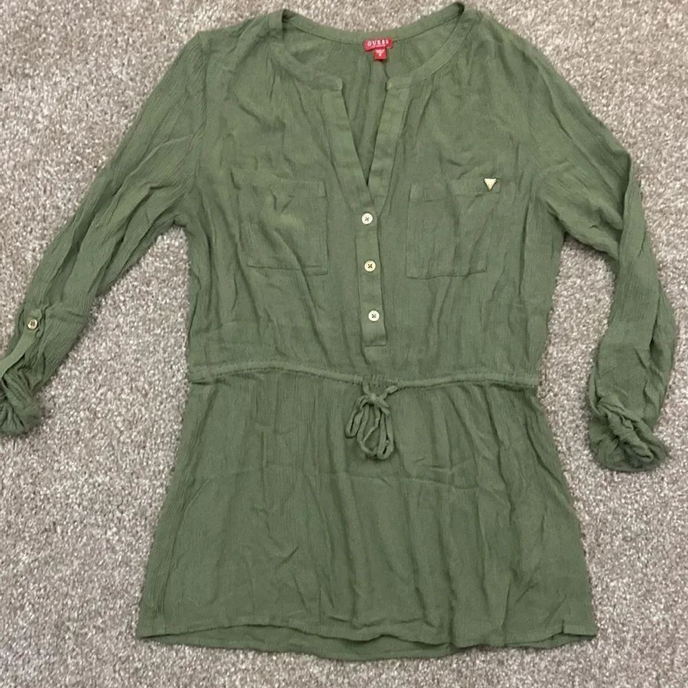 Guess top, medium  